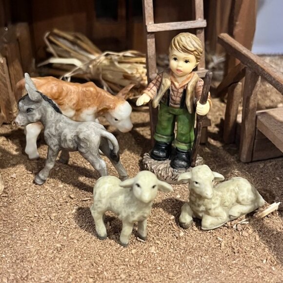 21 Piece M.J. Hummel Danbury Mint Miniature Children's Nativity Set - Picture 8 of 16